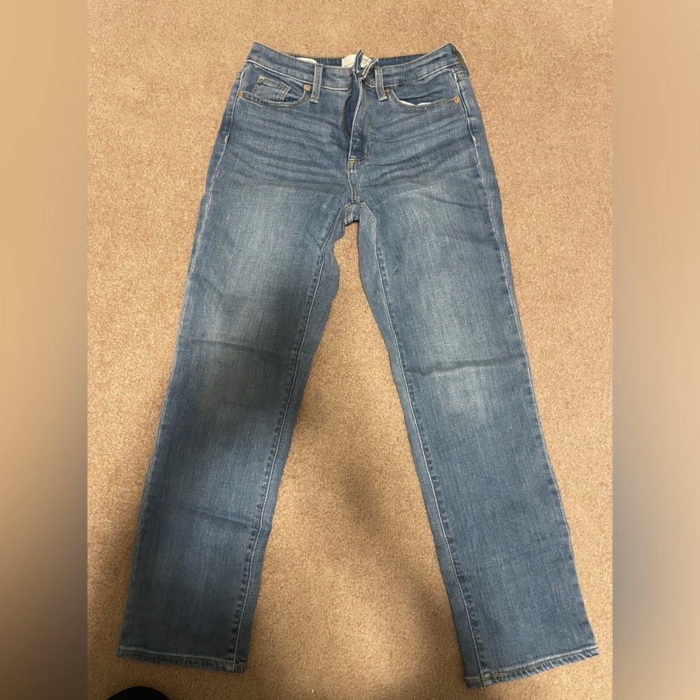 Women’s universal thread high rise slim straight jeans- like new!